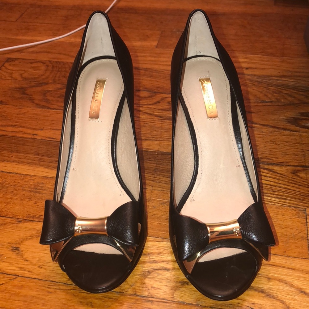 Black heels with bow and gold detail